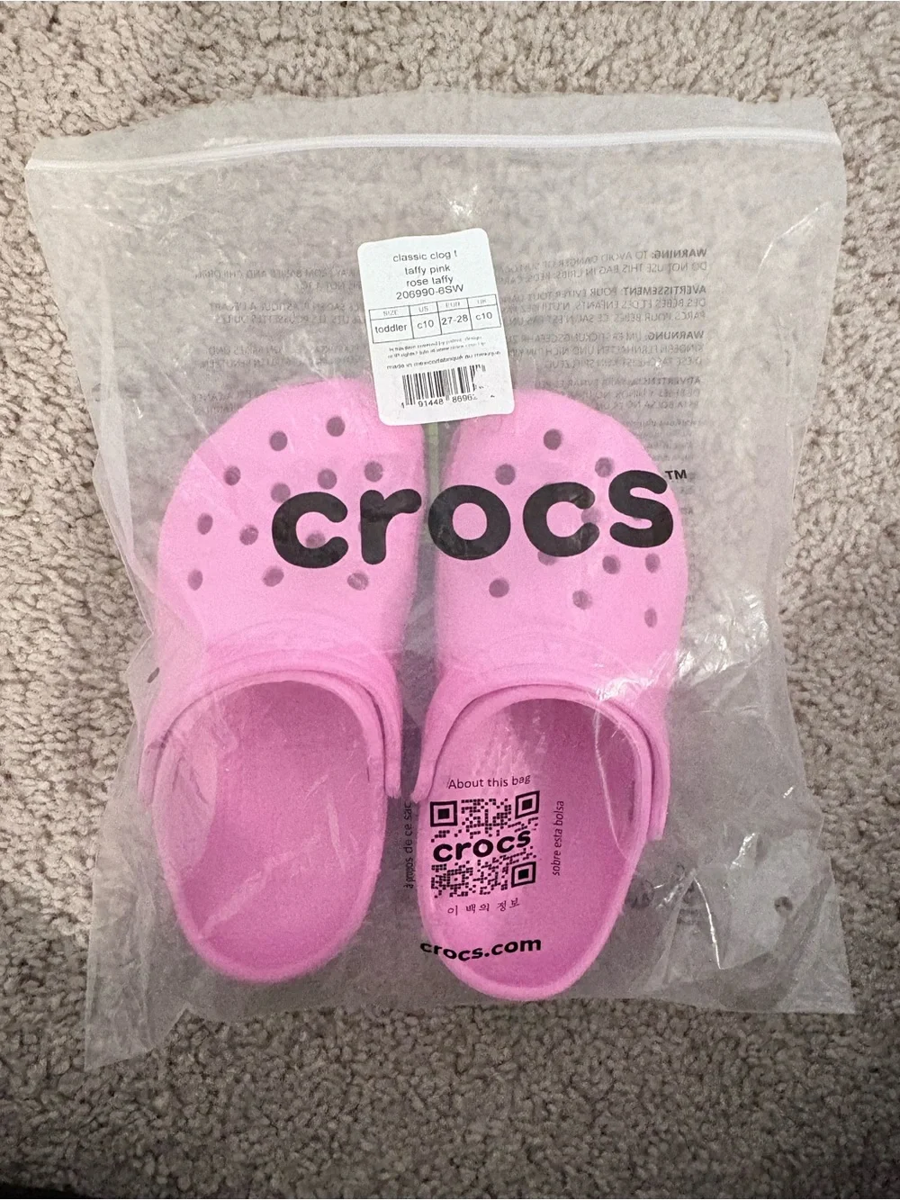 CROCS Kids Classic Clog in Bright Pink